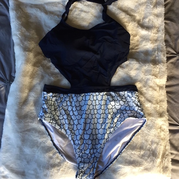 Cupshe Other - Cupshe bathing suit